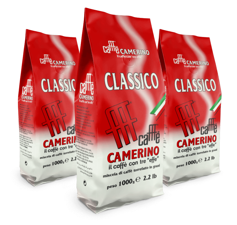 Camerino Classico 1 Kg Banner featuring Caffè Camerino Classico whole bean coffee against the iconic Rome Colosseum background. This authentic Italian coffee blend represents real Roman espresso tradition, delivering rich aroma, balanced flavor, and premium quality whole beans.Banner promozionale che presenta il caffè in grani Caffè Camerino Classico sullo sfondo iconico del Colosseo di Roma. Questa autentica miscela di caffè italiano rappresenta la vera tradizione dell’espresso romano, offrendo un aroma intenso, un gusto equilibrato e chicchi di qualità premium.